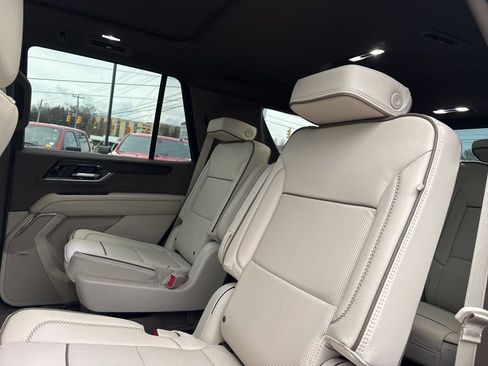 Used 2025 GMC Yukon Denali w/ Sun & Power Step Package image 30