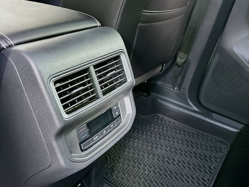 Used 2024 Volkswagen Atlas SE image 27