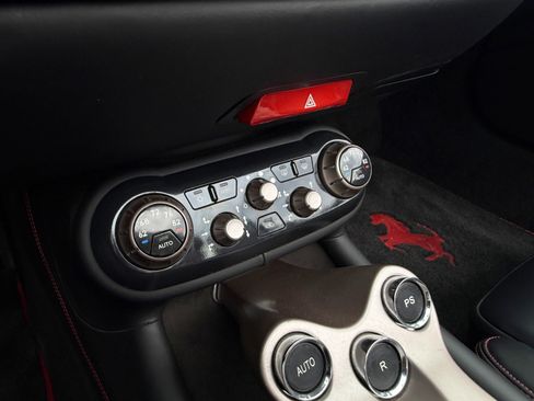 Used 2013 Ferrari California image 44