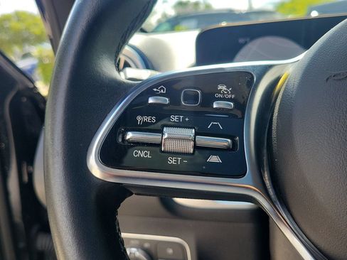 Used 2023 Mercedes-Benz EQB 300 4MATIC image 33