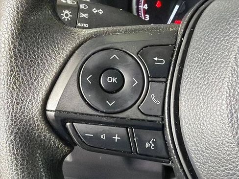 Used 2025 Toyota RAV4 XLE FWD image 24