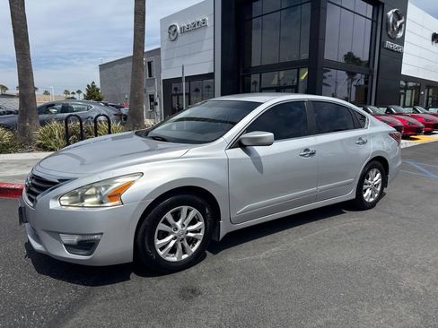 Used 2014 Nissan Altima 2.5 S w/ Display Audio Package FWD image 3