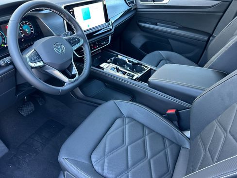 New 2026 Volkswagen Atlas Cross Sport SE image 8