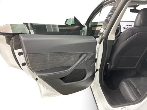 Certified 2023 Tesla Model Y Long Range AWD/4WD image 10