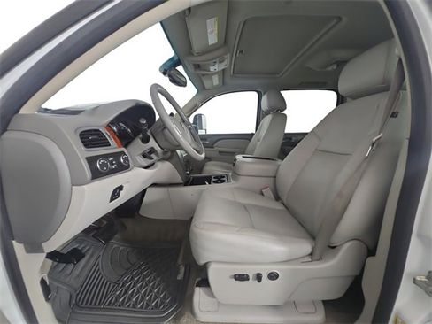 Used 2014 GMC Sierra 2500 SLT w/ SLT Convenience Package image 9