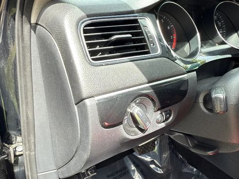 Used 2015 Volkswagen Jetta SEL image 29