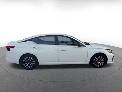 Used 2025 Nissan Altima 2.5 SV image 16