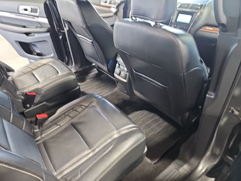 Used 2018 Ford Explorer Platinum AWD/4WD image 21