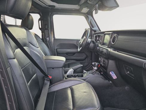 Used 2020 Jeep Gladiator Overland image 11