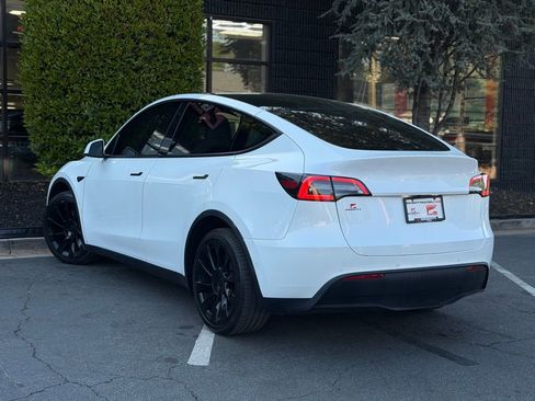 Used 2021 Tesla Model Y Long Range image 19