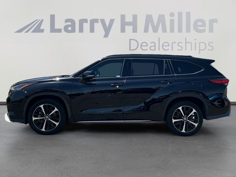Used 2021 Toyota Highlander XSE AWD/4WD image 2