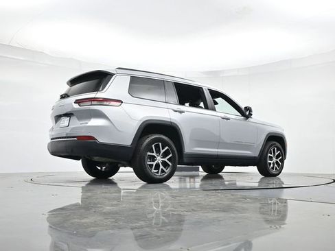 Used 2025 Jeep Grand Cherokee L Limited AWD/4WD image 32