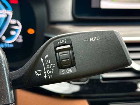 Certified 2023 BMW 530e w/ Premium Package image 33