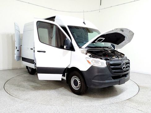 Used 2023 Mercedes-Benz Sprinter 2500 image 14