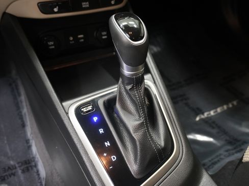 Used 2022 Hyundai Accent Limited image 20