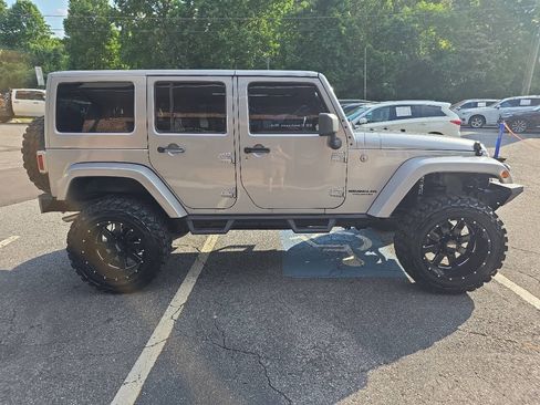 Used 2017 Jeep Wrangler Unlimited Sport AWD/4WD image 7