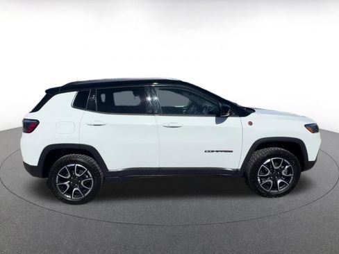 Used 2025 Jeep Compass Trailhawk image 16