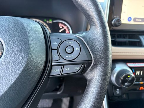 Used 2025 Toyota RAV4 XLE image 24