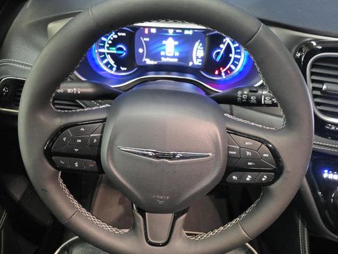 Used 2022 Chrysler Pacifica Limited w/ S Appearance Package image 8