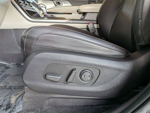 Used 2024 Kia Carnival LX image 15