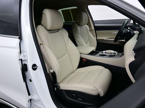 Certified 2026 Genesis GV70 2.5T Select image 15