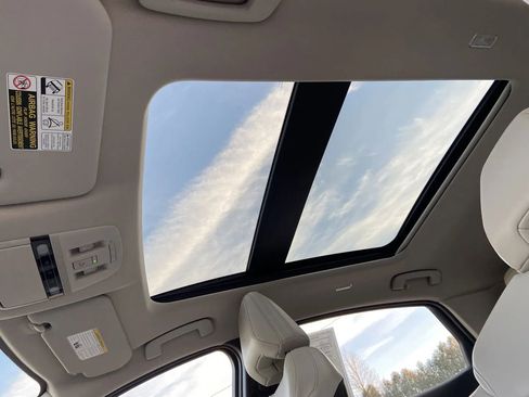 Used 2024 Nissan Ariya AWD image 13