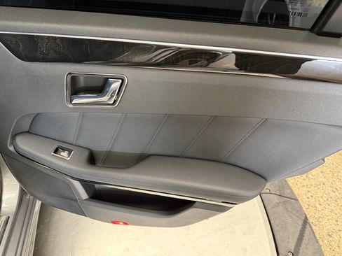 Used 2010 Mercedes-Benz E 350 4MATIC Sedan image 23