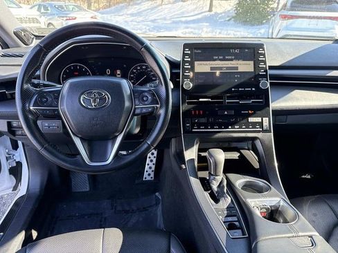 Used 2019 Toyota Avalon XSE image 18