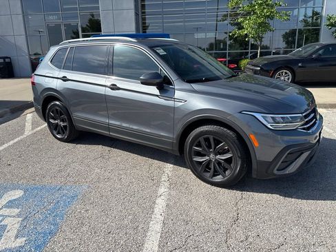Used 2024 Volkswagen Tiguan SE AWD/4WD image 38