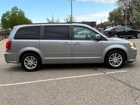 Used 2016 Dodge Grand Caravan SXT w/ Rear Park Assist Package image 11