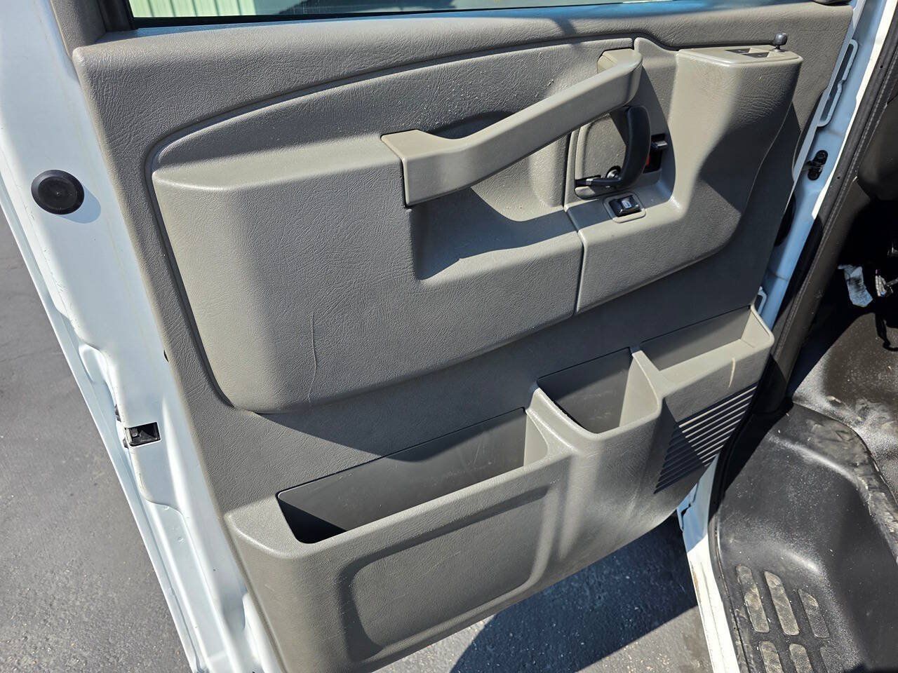 Used 2020 Chevrolet Express 2500 Extended w/ Driver Convenience Package RWD image 20