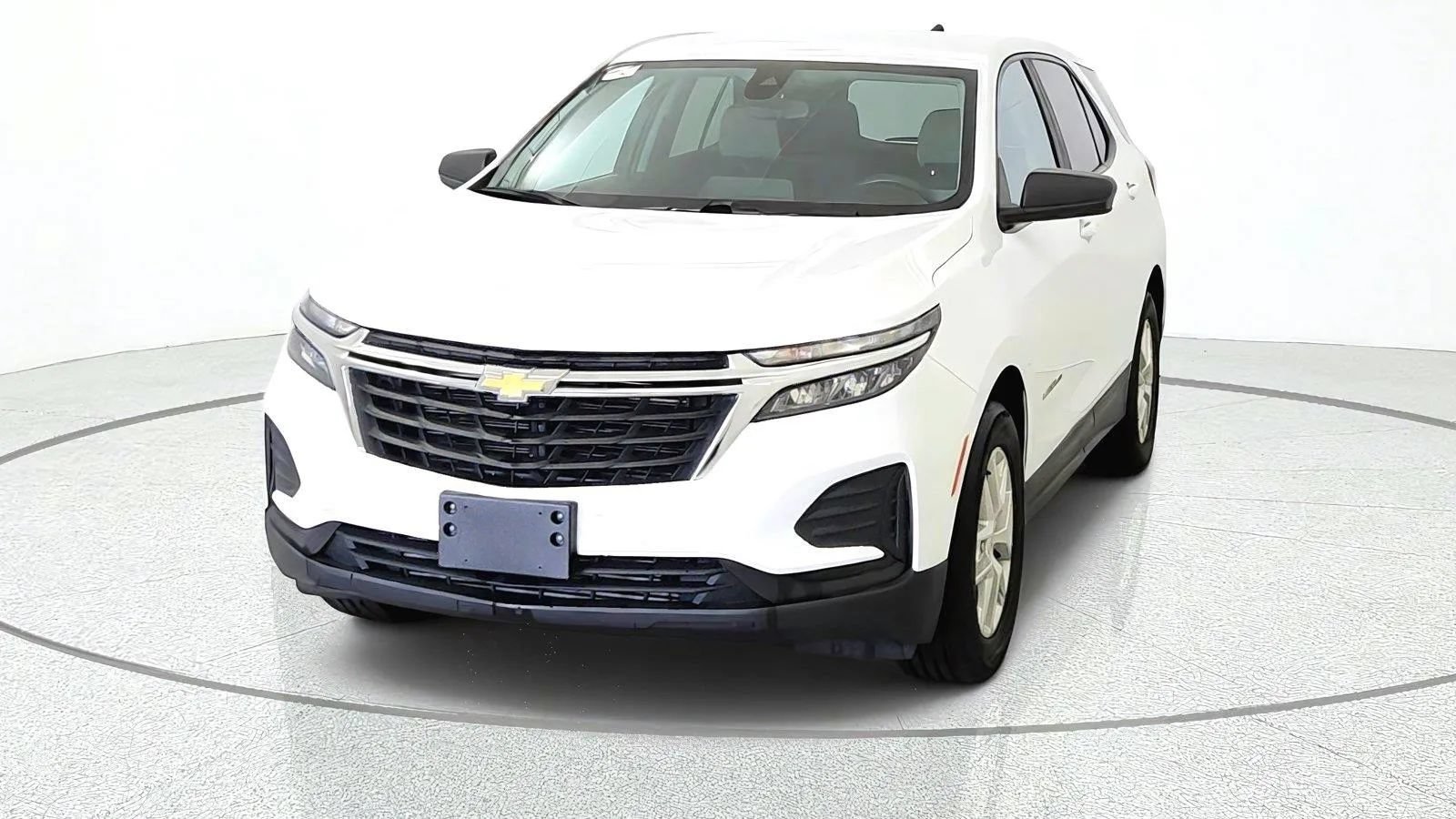 Used 2023 Chevrolet Equinox LS w/ LS Convenience Package FWD image 3