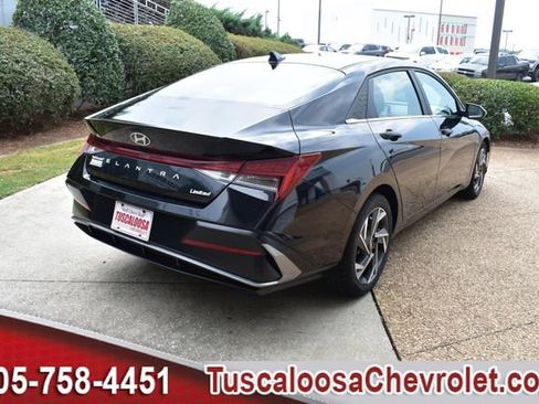 Used 2025 Hyundai Elantra Limited FWD image 11