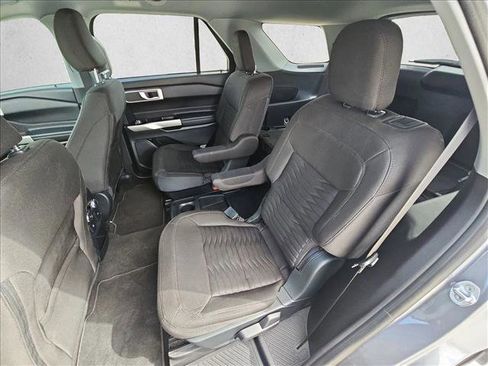 Used 2021 Ford Explorer XLT image 18
