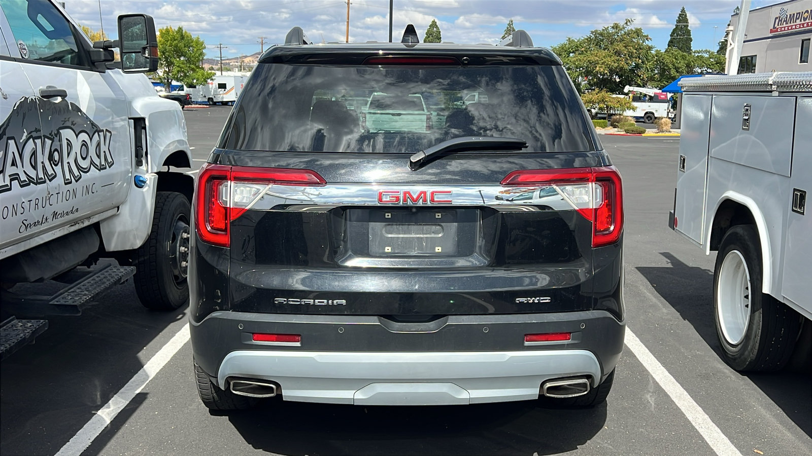 Used 2023 GMC Acadia SLT AWD/4WD image 3