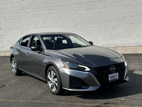 Used 2025 Nissan Altima 2.5 S image 2