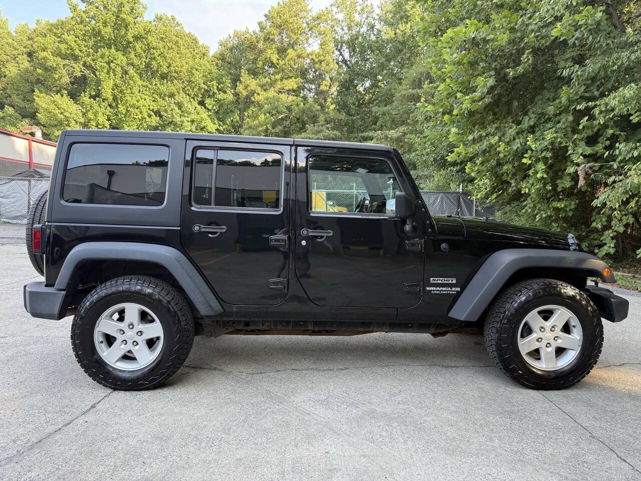 Used 2017 Jeep Wrangler Unlimited Sport w/ Quick Order Package 23S AWD/4WD image 3