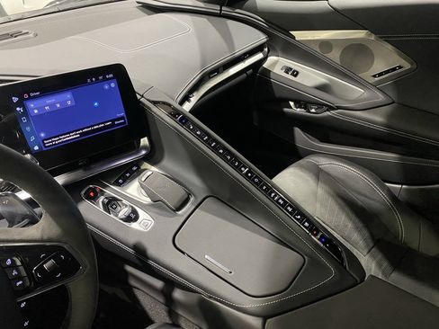 Used 2024 Chevrolet Corvette Stingray Preferred Cpe w/ Z51 Performance Package RWD image 7