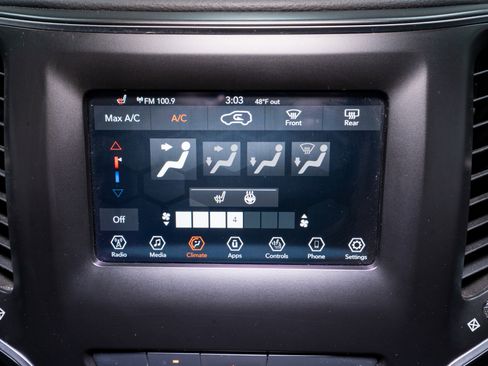 Used 2019 Jeep Cherokee Latitude Plus w/ Cold Weather Group image 17