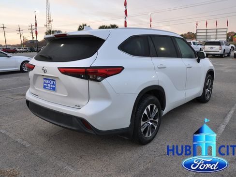 Used 2023 Toyota Highlander XLE image 5