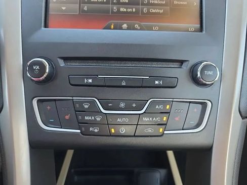 Used 2016 Ford Fusion SE w/ Equipment Group 202A FWD image 31