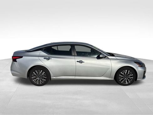 Used 2023 Nissan Altima 2.5 SV image 7