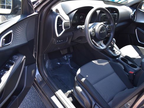 Used 2024 Kia Soul LX w/ Option Group 015 FWD image 22