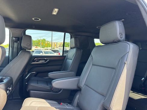 Used 2025 GMC Yukon XL Denali AWD/4WD image 28