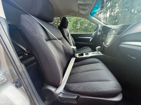 Used 2010 Subaru Outback 2.5i Premium AWD/4WD image 11