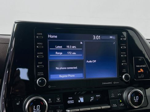 Used 2022 Toyota Highlander XLE image 28