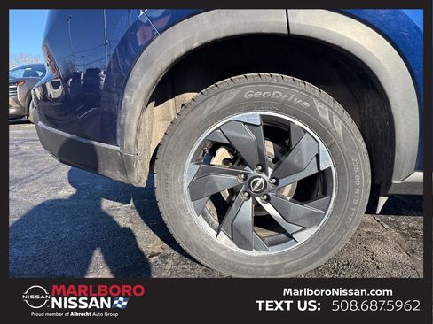 Used 2024 Nissan Rogue SV image 12