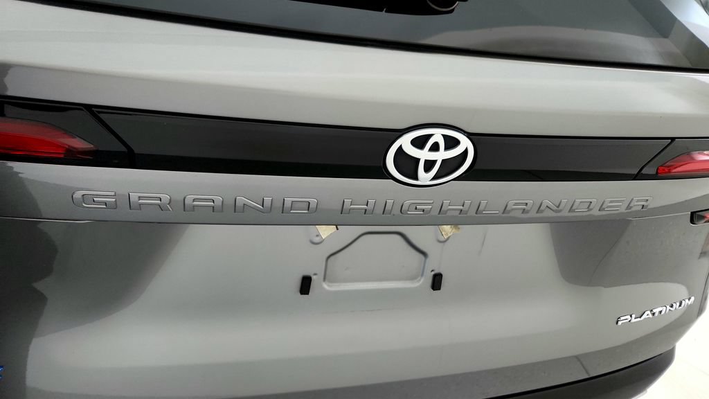 Certified 2025 Toyota Grand Highlander AWD Hybrid image 26
