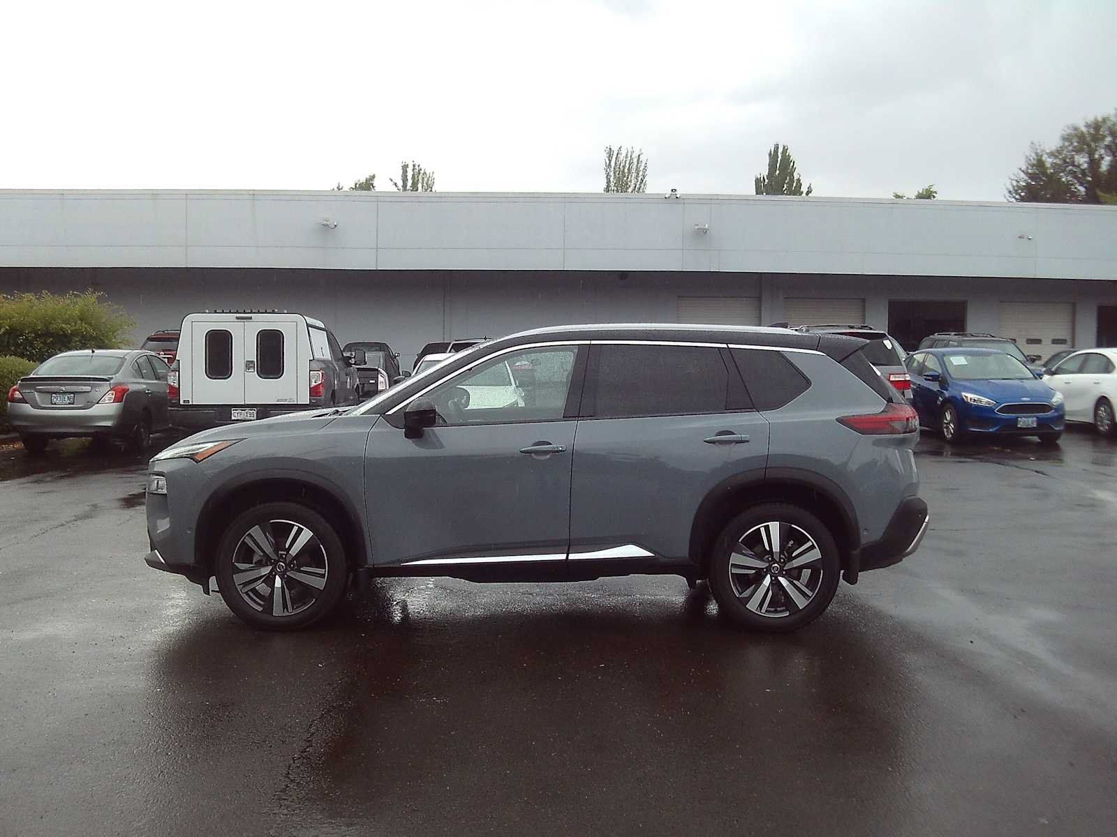 Used 2021 Nissan Rogue Platinum AWD/4WD image 2