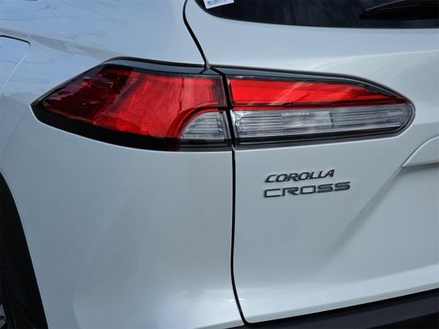 Used 2024 Toyota Corolla Cross XLE image 34